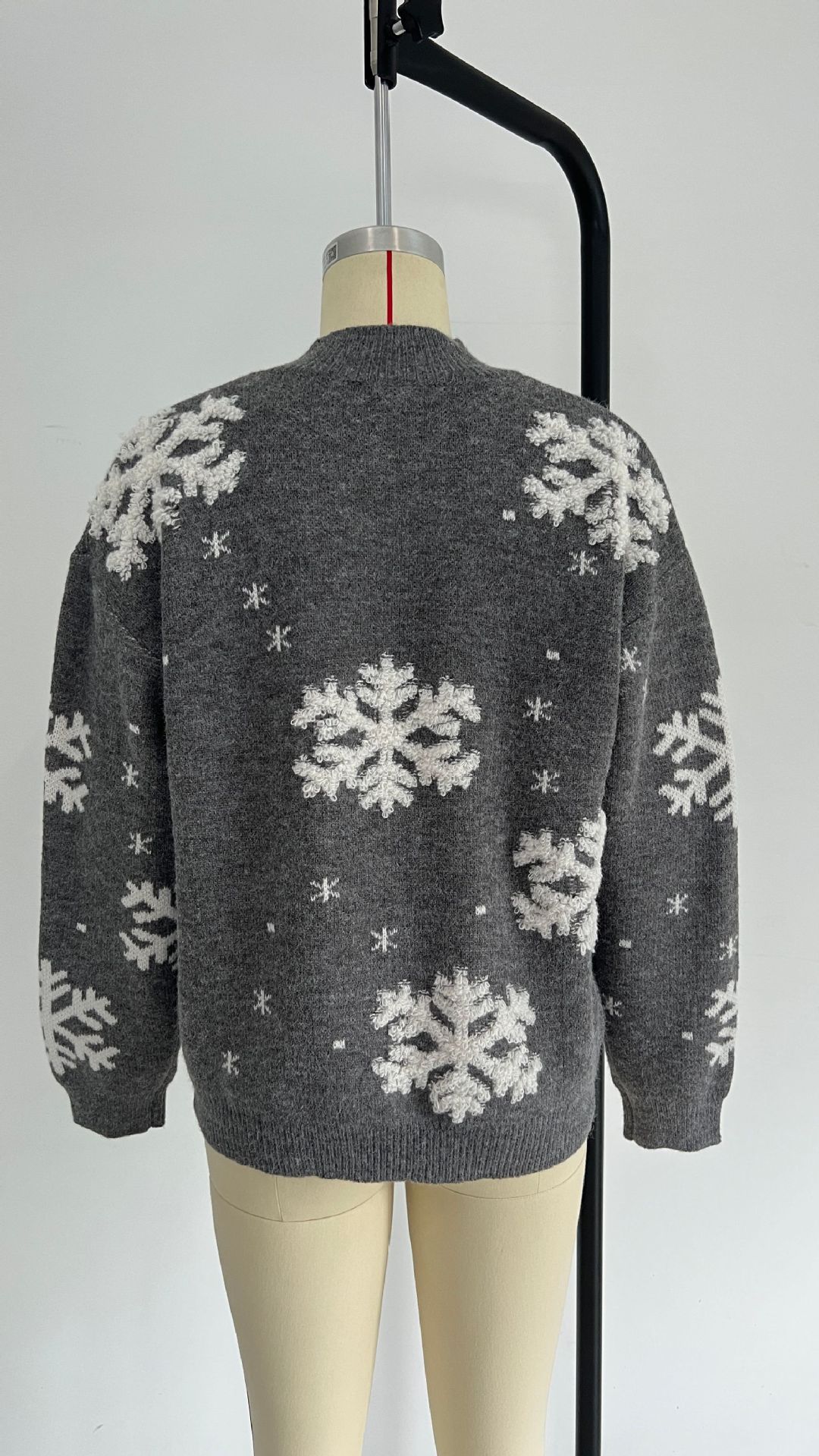 Women's Christmas Snowflake Print Knitted Sweater – Fluffy Loose Fit Pullover for Fall & Winter